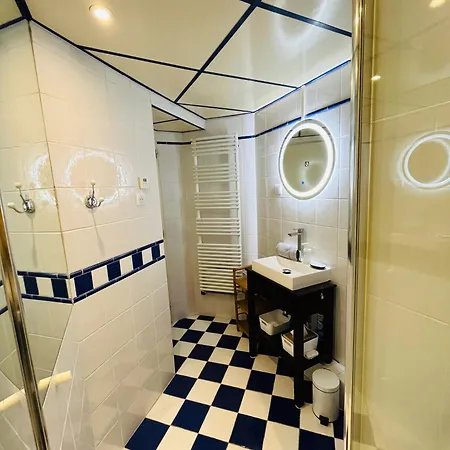 - Le Miramar - T2 Vue Ocean Апартаменти *